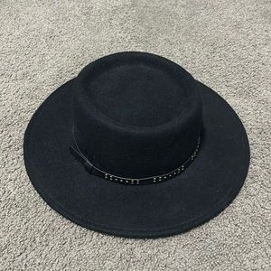 Detailed black hat